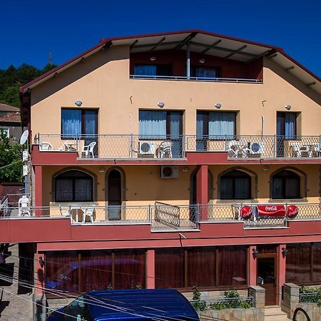 Hotel Bor Івайловград Екстер'єр фото