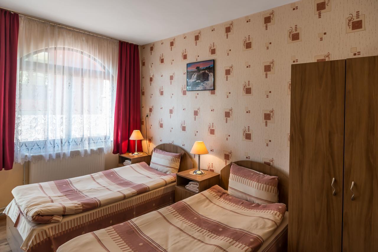 Hotel Bor Івайловград Екстер'єр фото